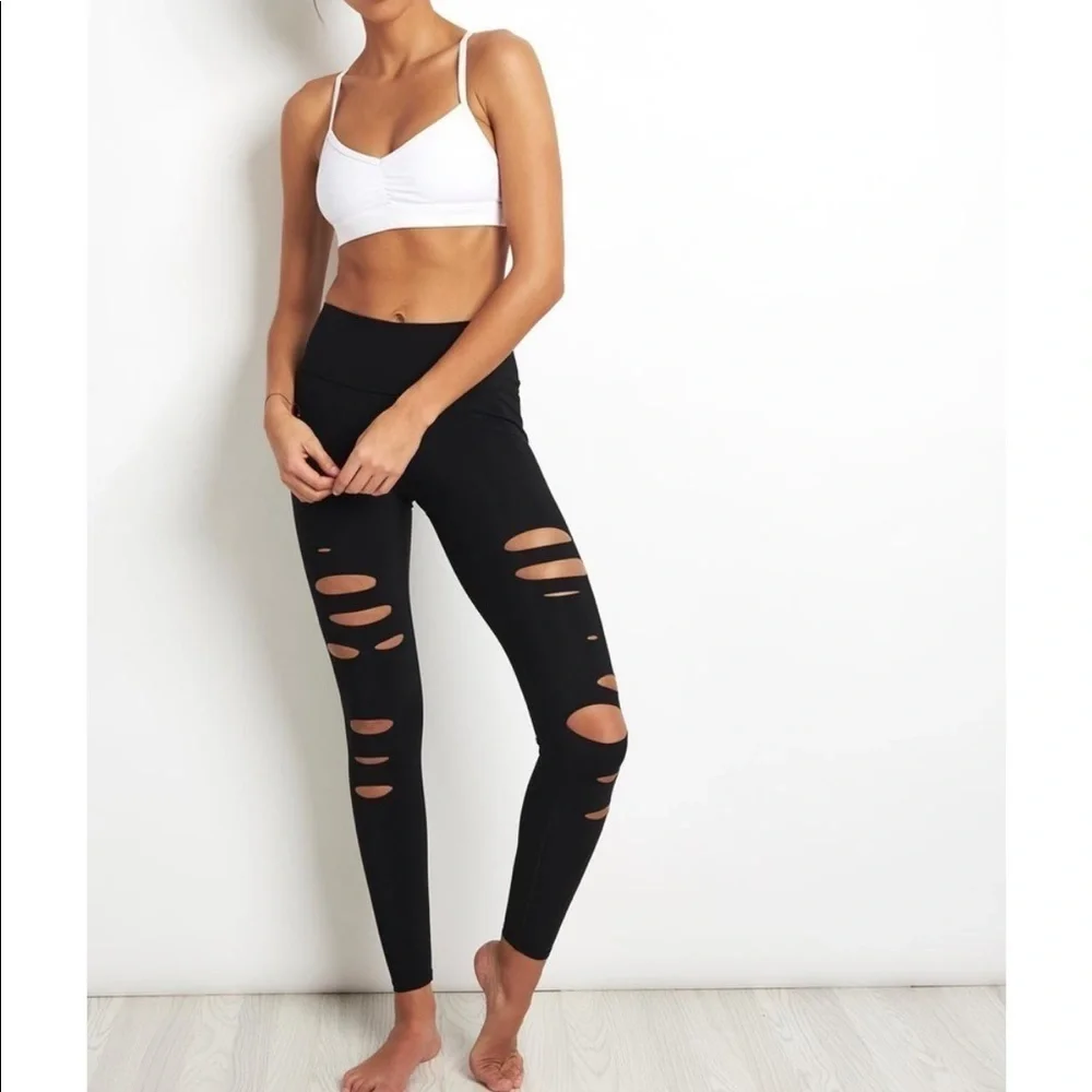 Alo Yoga High Waisted Ripped Warrior Legging in Black Size Extra‎ Small